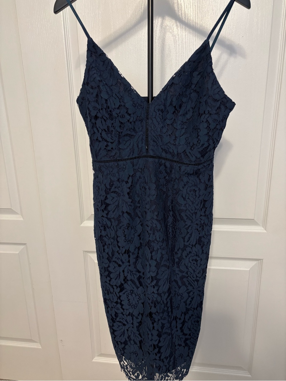 ASTR The Label Lace Sheath Dress Navy Blue V Neck Cocktail Wedding Guest Size S